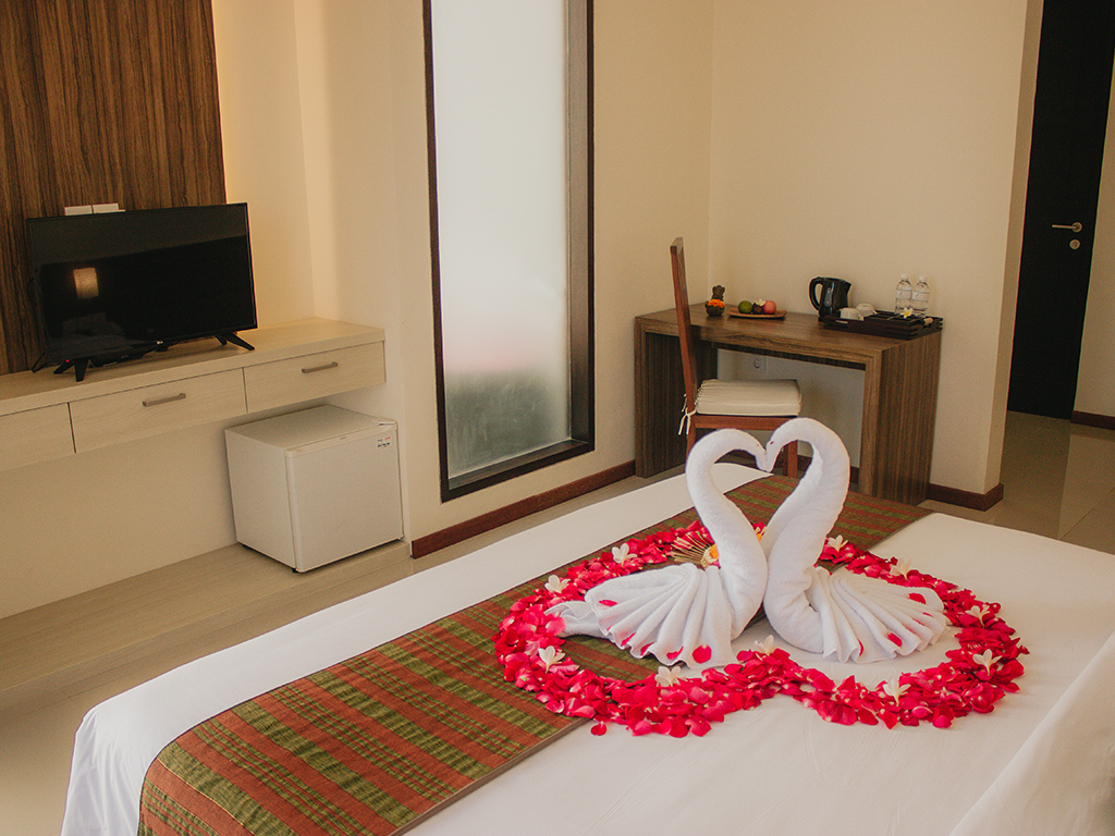 http://dmo.booknpay.net/argyasantijimbaran/assets/img/static/junior-suite-rooms/junior-suite-rooms3.jpg