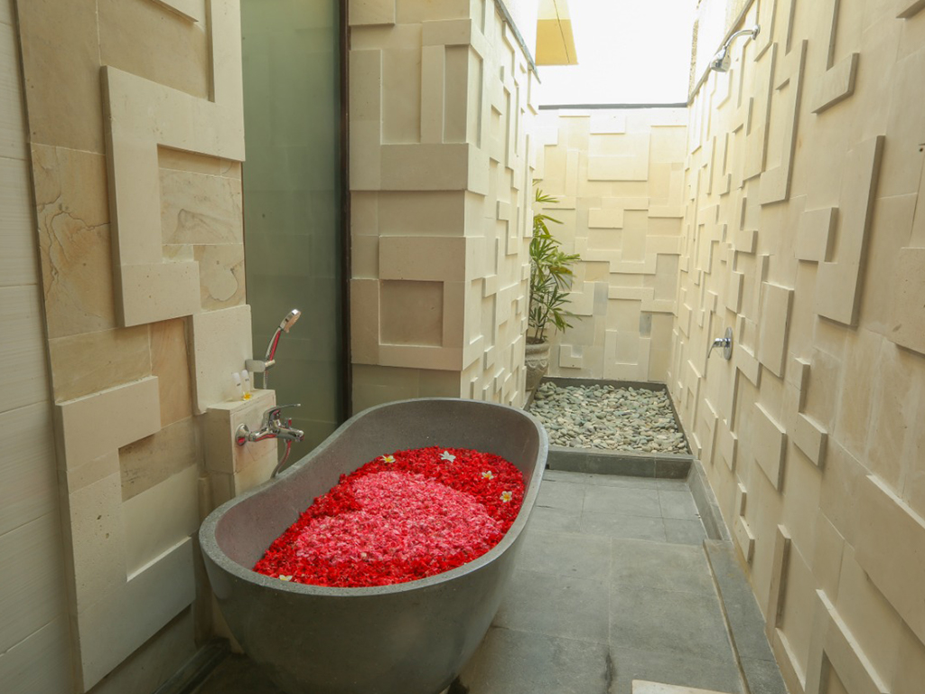 http://dmo.booknpay.net/argyasantijimbaran/assets/img/static/junior-suite-rooms/junior-suite-rooms4.jpg